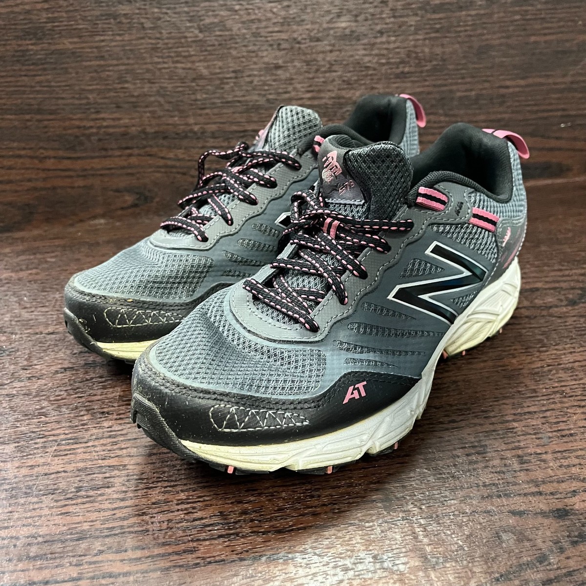 New Balance Women's 573 All Terrain Trail Running Shoes Size 8.5 D