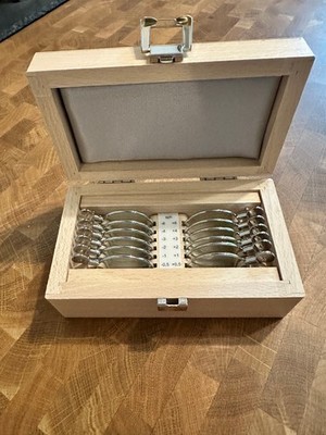 Oculus Schmalrandgläserkasten klein, 12 Messgläser Oculus