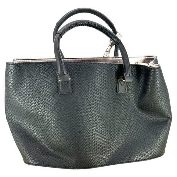 River Island | Bolso de Mano Estructurado Bordado Terciopelo Negro Foto 4 de 4