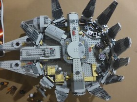 LEGO Star Wars Millennium Falcon (75105) w/ Manual & Minifigures (no box)