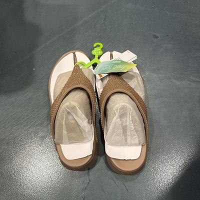 Crocs Getaway Gems Triangle Flip, Color Latte  Size W7, Style 212335-2Q9