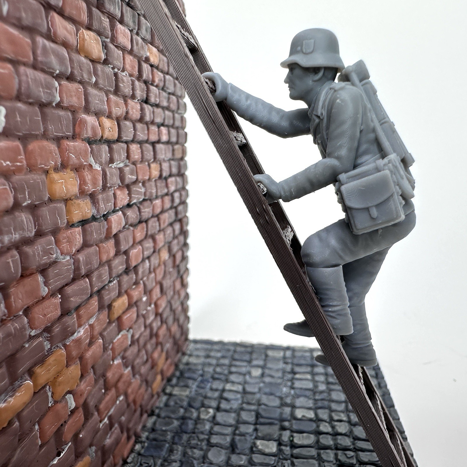World War 2 German SAPPER Climbing Ladder Toy Soldier 3D Resin 1/32 WW2 Figure