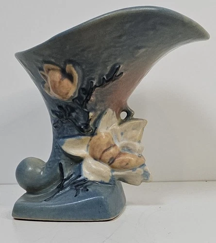 1943 Roseville Blue Magnolia 185-6 Cornucopia Vase