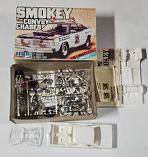 MPC 1976 SMOKEY THE CONVOY CHASER MODEL KIT UNBUILT IN BOX 1/25 POLICE CAR  READ
