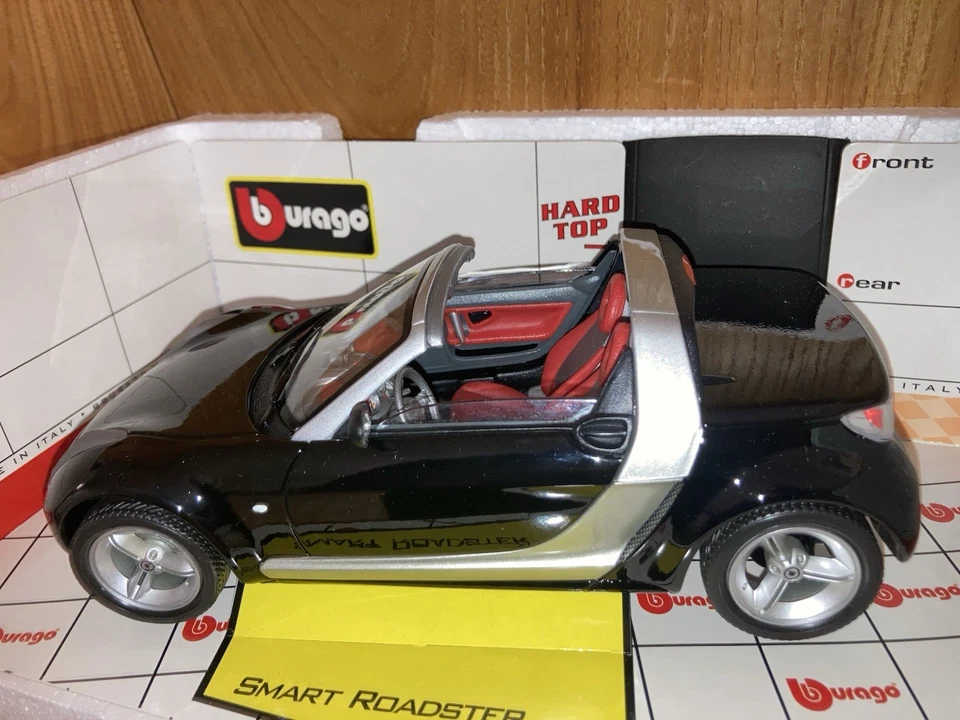 Modellino Smart Roadster 1:18 Nera - Burago 34099 - Made in Italy - Diamond - Immagine 3 di 4
