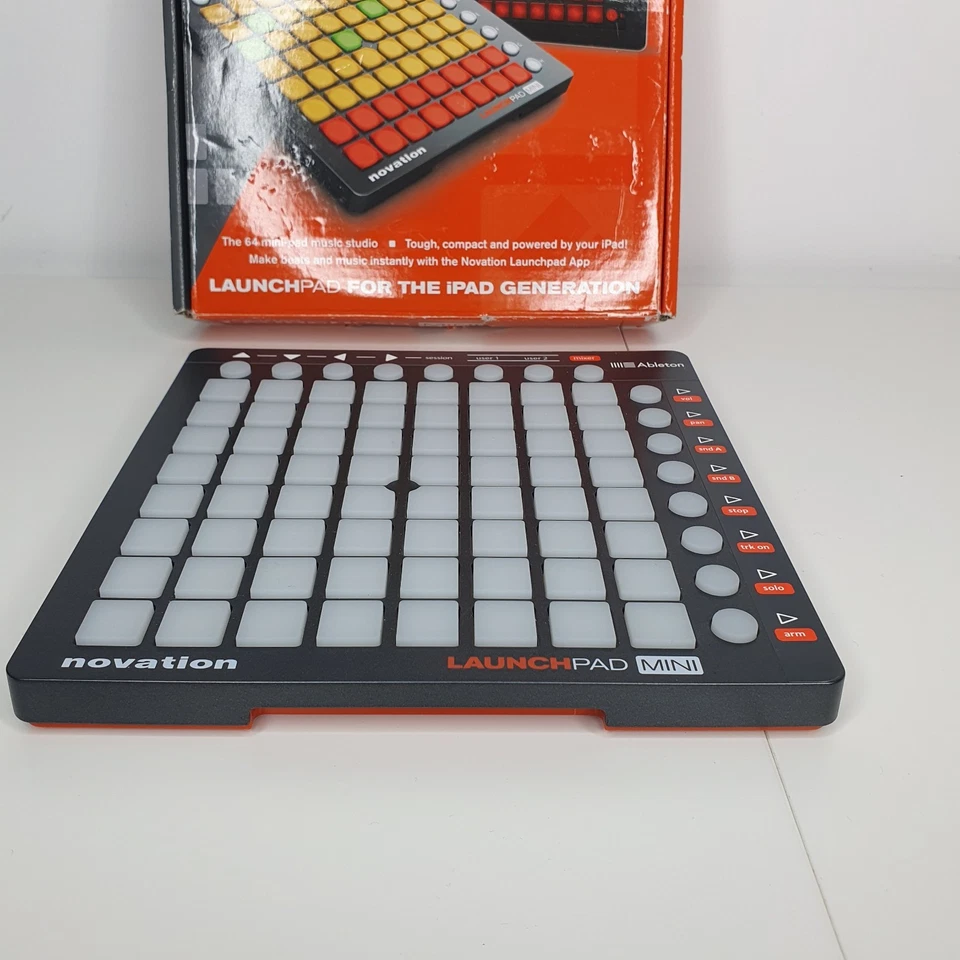Novation LaunchPad Mini MK1 Midi Pad Controller Boxed - image 3 of 4