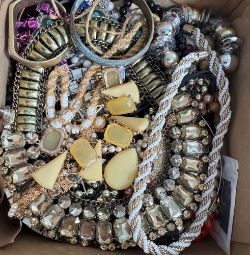 5.14 Lb. Bulk Assorted Vintage & Modern Costume/Fashion Jewelry Mixed Lot