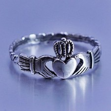 Size 8, Irish Claddagh friendship Sterling 925 silver ring, holding heart band