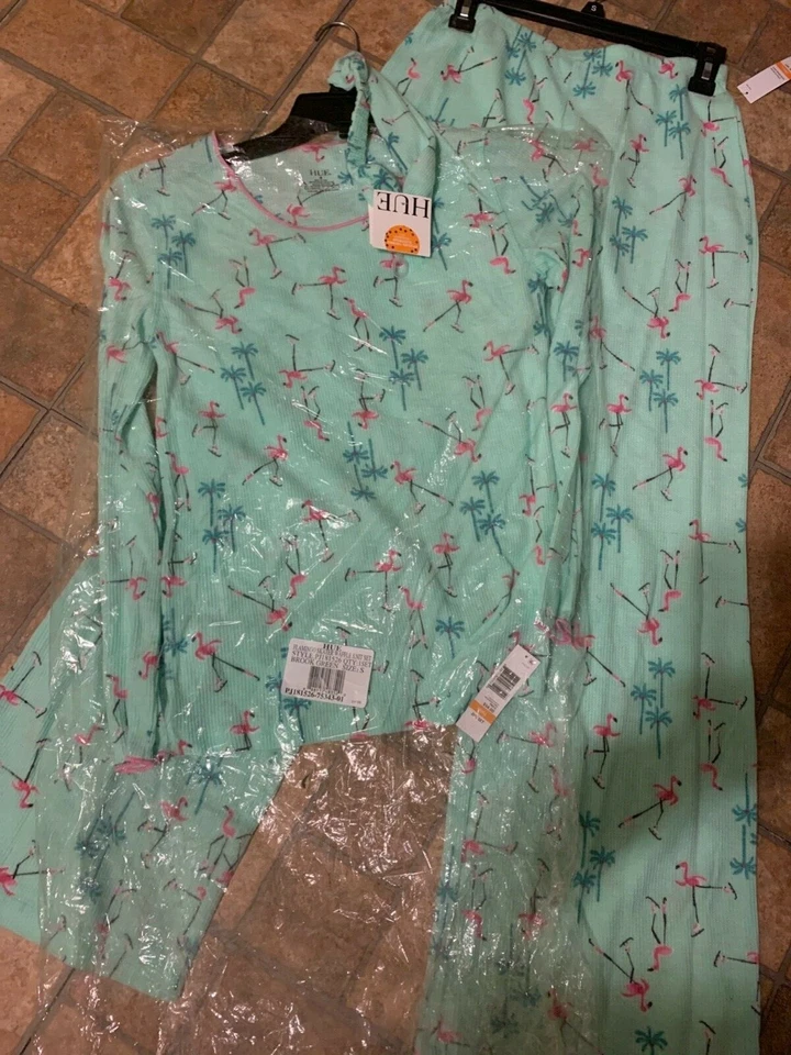 Juego de pijama flamenco de dos piezas verde para mujer HUE con diadema, talla (pequeña) nuevo con etiquetas. Foto 4 de 4