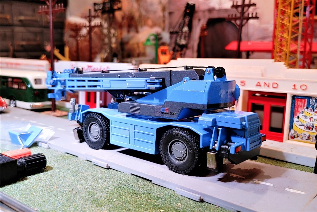 Tadano Crevo 500 Telescoping Rough Terrain Crane 2-Axles 1/50 Die