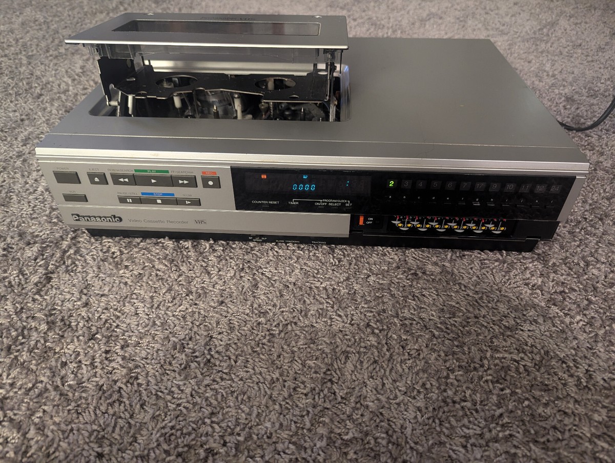 Vintage 1984 Panasonic Omnivision PV-1230 top loading VCR - powers