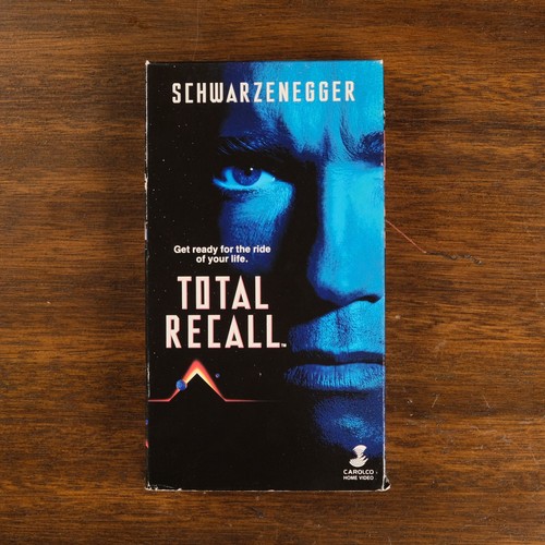Total Recall (1990) - VHS SciFi Action - Schwarzenegger - NEAR PERFECT CONDITION - Picture 2 of 8