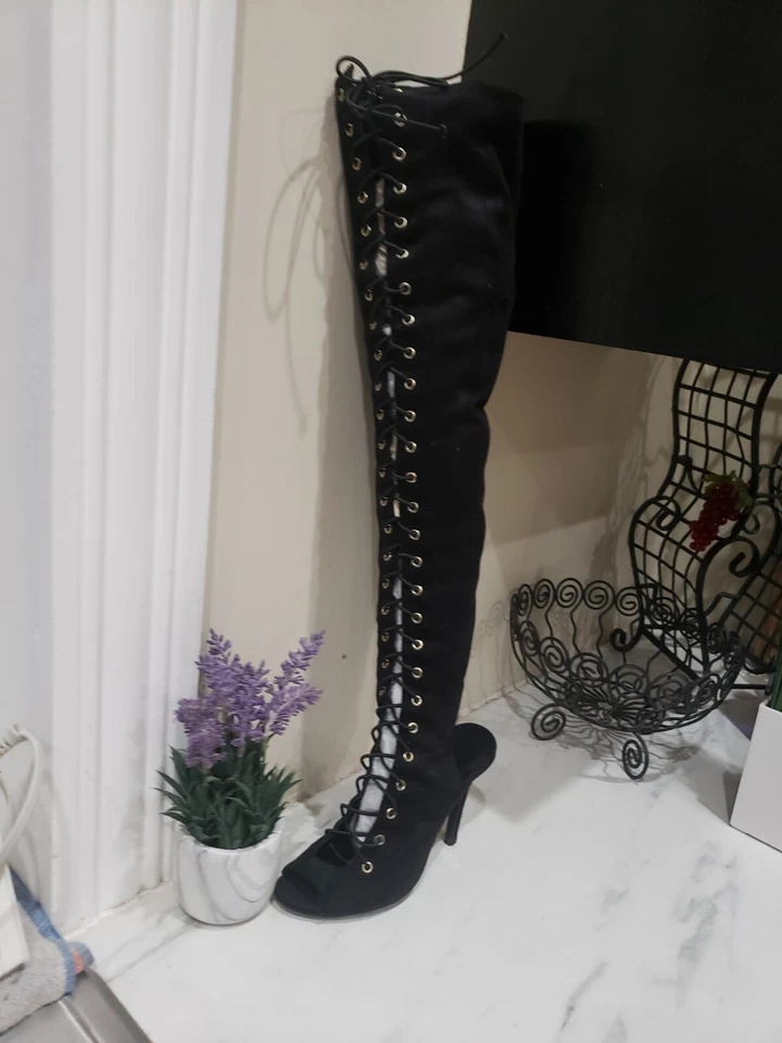 Breckelles Randi imitación gamuza con cordones sobre la rodilla botas de aguja tacones talla 7 para mujer  Foto 3 de 4