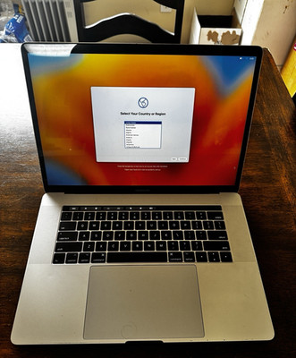 Apple MacBook Pro 15'' (2016) A1707 i7 2.9GHz 16GB 512GB SSD Silver