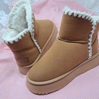 Showin Style Chunky Platform Boots- Modern & Chic  (Size 8.5 Women s )