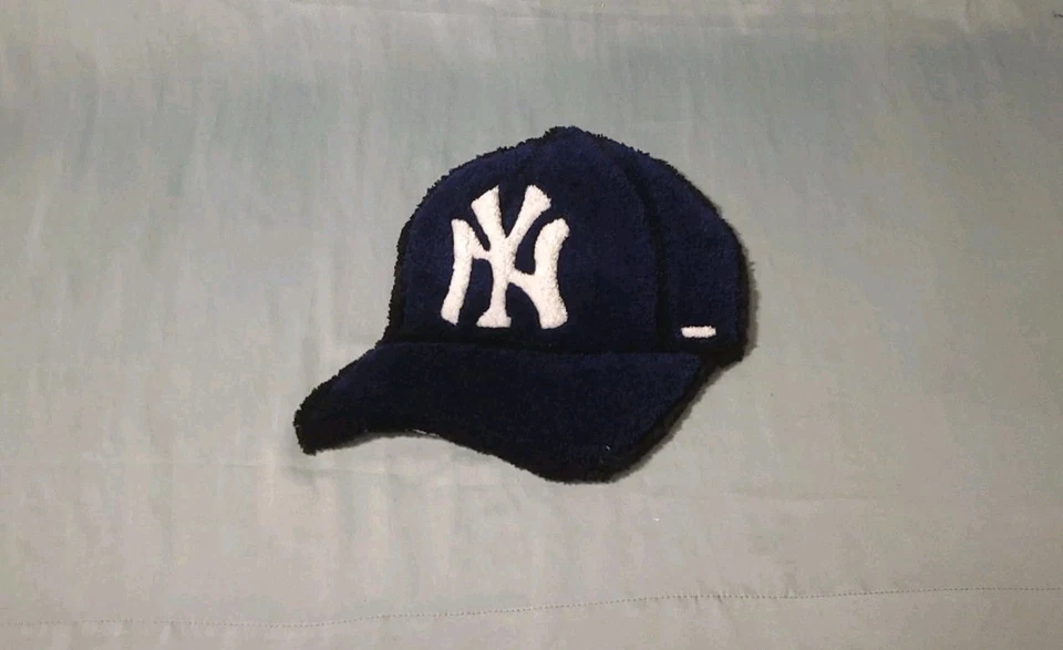 Alfombra sombrero hecha a mano de los Yankees de Nueva York 14x16 en alfombra inspirada en los Yankees de Nueva York Foto 4 de 4