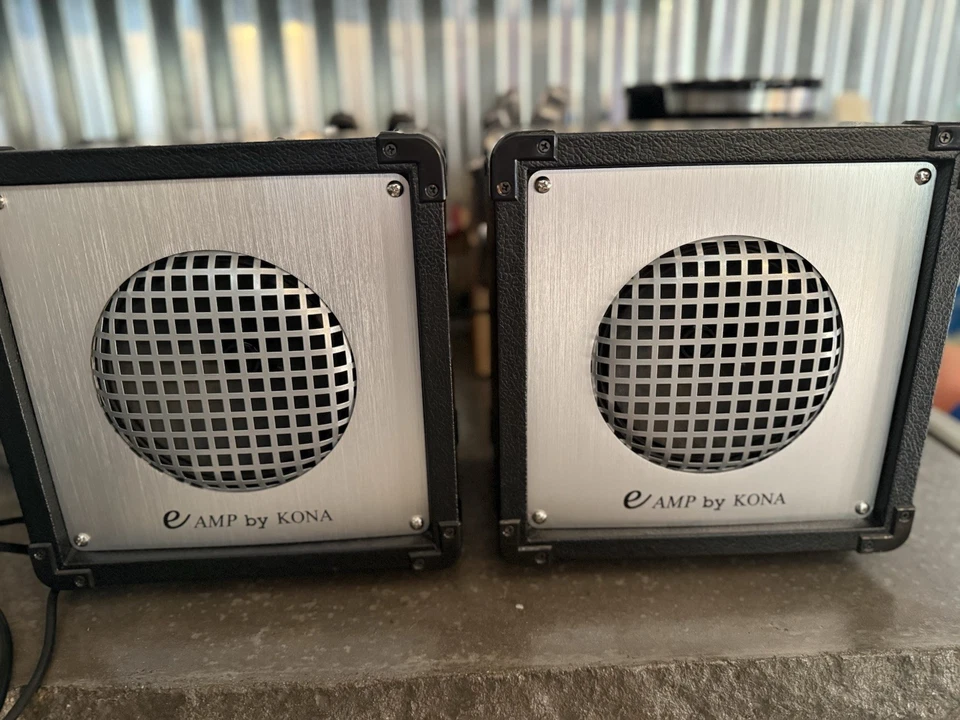 Kona Keamp iPod 和吉他扩音器带旅行箱和麦克风-效果很好! — 第 2/4 张图片