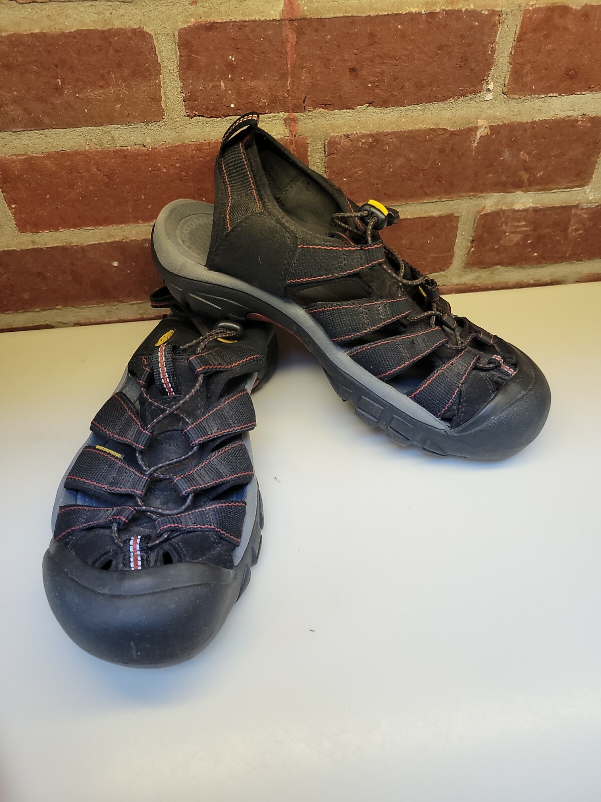 Keen Newport H2 Waterproof Mens Hiking Sport Sandals Shoes Closed Toe Size 8.5