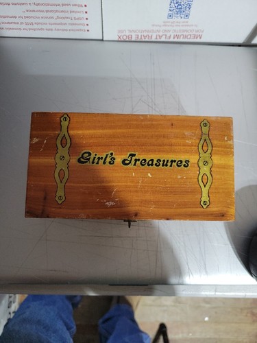 Vintage Solid Cedar TREASURE Chest Wood/ Brass Trinket Box 7" x 3.5" x 3" - Picture 10 of 10