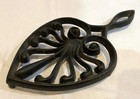 Antique vintage cast iron trivet, 9 1/4" 4 1/2" Heart shaped design, original — photo 8