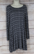 Old Navy Womens XS Black White Geometric Print Swing Dress Long Sleeve Casual