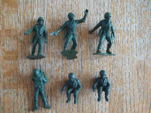 1950's MARX Battleground Playset 10 dark green Marines w/2 Seated