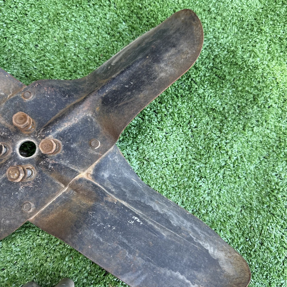 Ventilador de refrigeración del motor con cabezal de clavo GM 322 1954-56 Buick (SVM120A) usado OEM con espaciador  Foto 3 de 4