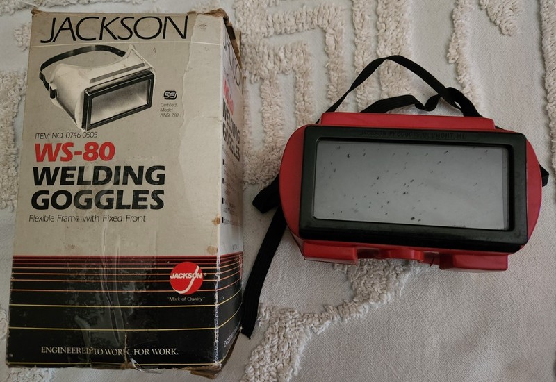 Jackson Products Weld/Cutting Goggles, Red/Black, 5 Shade Filter, used (CC1)