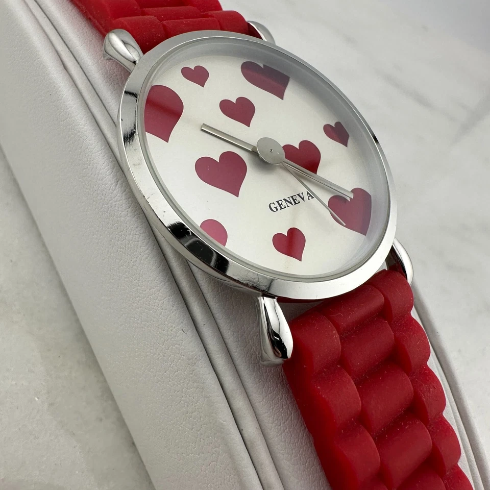 Reloj para mujer Geneva Red Heart estuche plateado correa de silicona roja 11093H batería nueva Foto 3 de 4