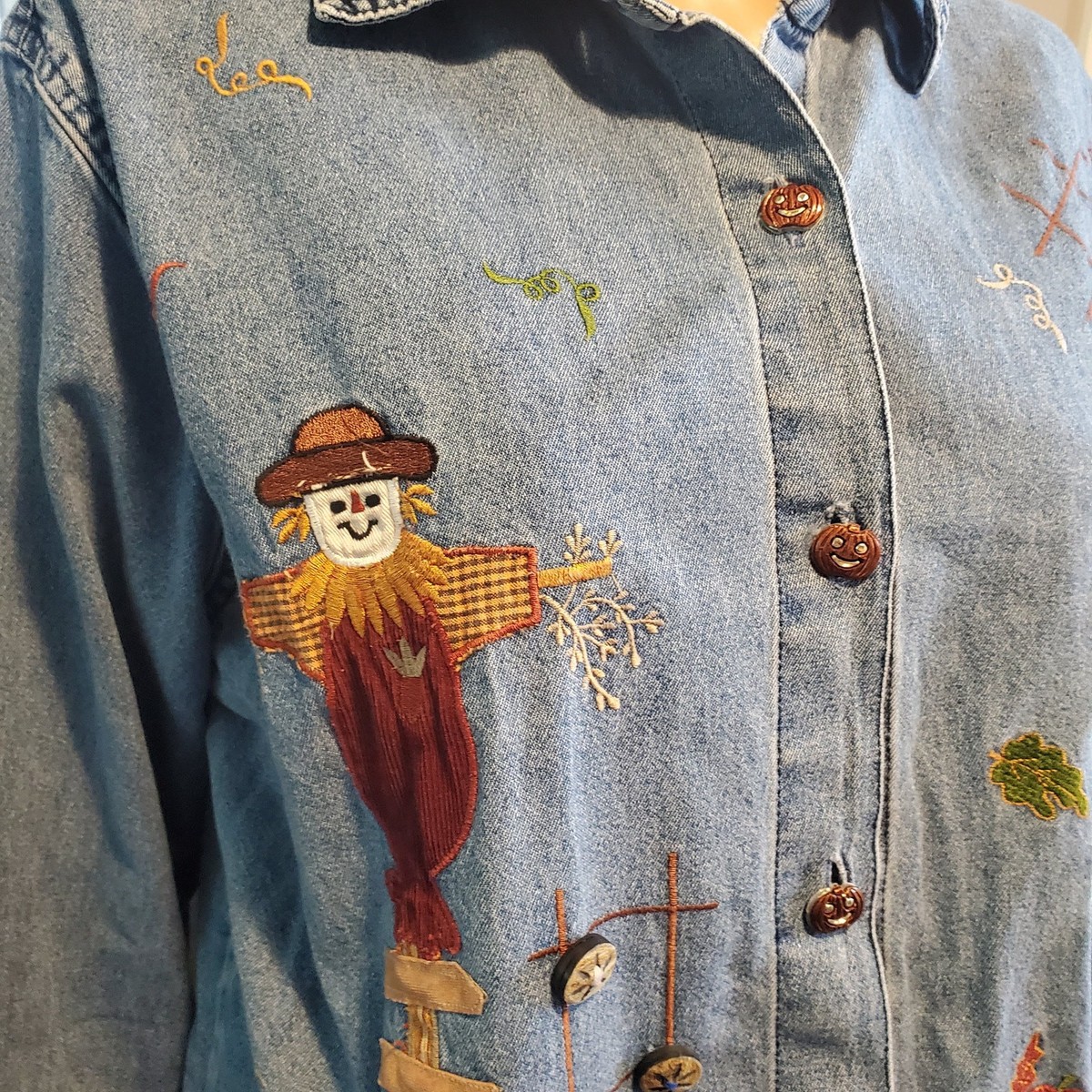 Vintage DressBarn Size 1X (L) denim pumpkin scarecrow embroidered button  shirt