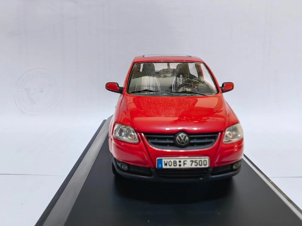 VW FOX rojo escala 1/43 Foto 4 de 4