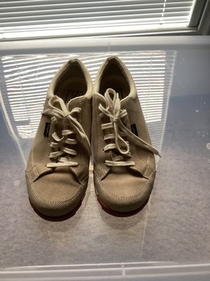 Simple Vintage Shoes Womens Size 8 Tan Suede Walking Comfort Sneakers euc