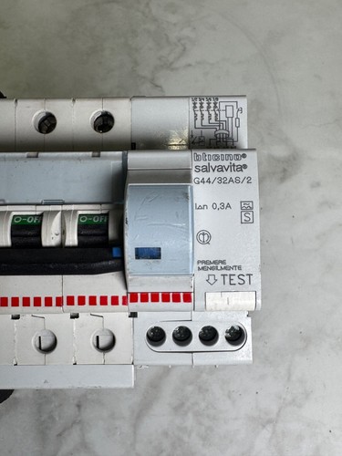 BTicino Salvavita G43A32AS 30mA + Magnetotermico C16 Quadripolare 4 Poli - Foto 2 di 4