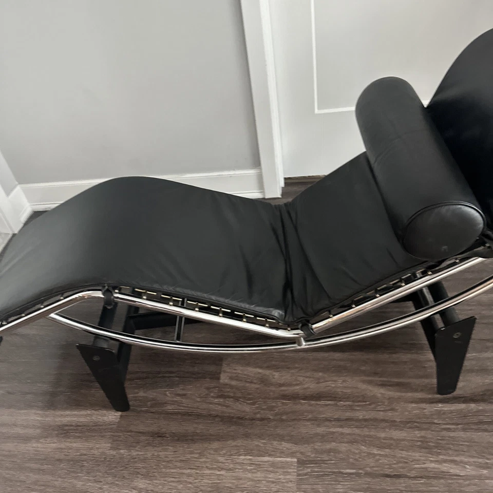 Chaise salón de cuero estilo LC4 Mid Century Le Corbusier Foto 4 de 4