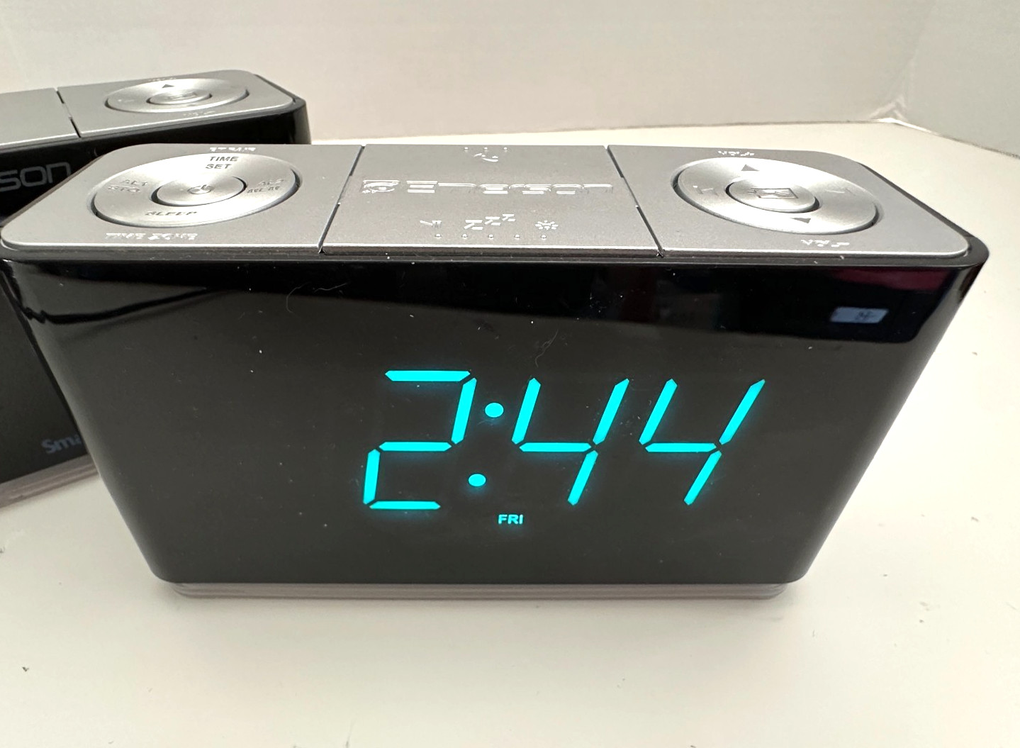Emerson ER 100301 Clock Radio Smart Set Dual Alarm with Bluetooth Speaker | Alexa photo Emerson ER 100301 Clock Radio Smart Set Dual Alarm with Bluetooth Speaker | Alexa featured image