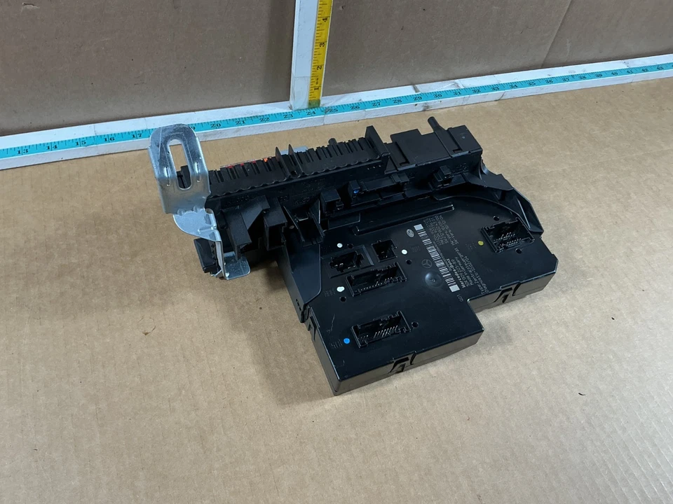 Módulo de caixa de relé de fusíveis 2008-2014 Mercedes Benz C250 A2049060105 fabricante de equipamento original - Imagem 4 de 4