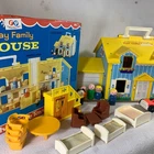 Vintage 1970s Fisher Price Little People Play Family Yellow House #952 W/box