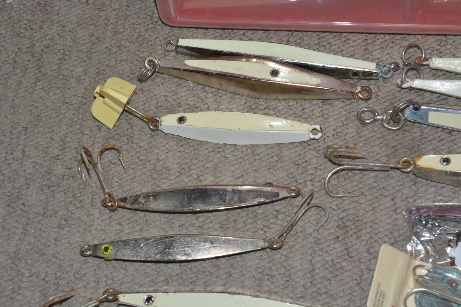 Solvkroken,Bridgeport,Diamond,Glow Slabs,Chrome-29 saltwater jigs+Case - Image 2