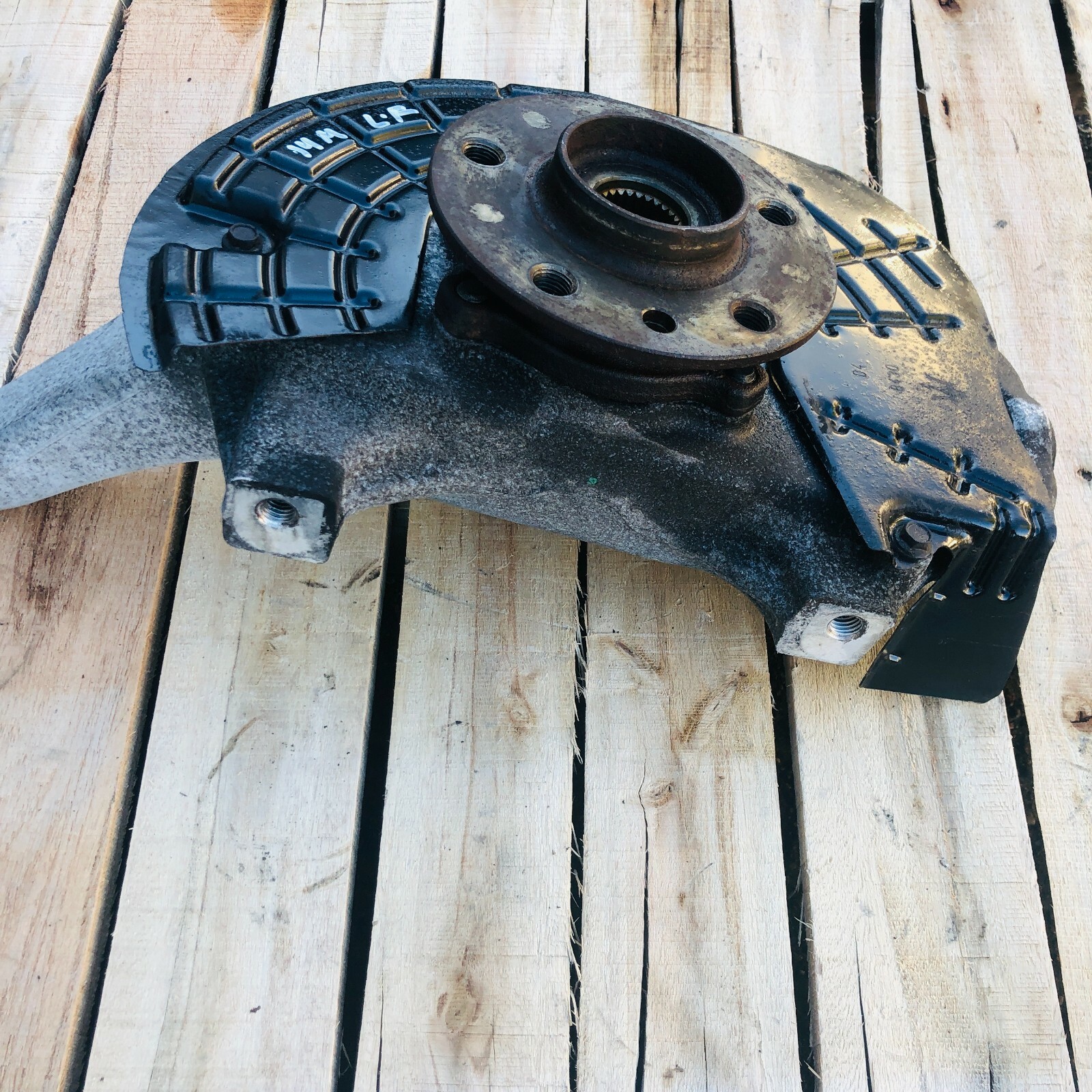 2014 - 2019 Maserati Ghibli Driver Left Front Spindle Knuckle Hub OEM