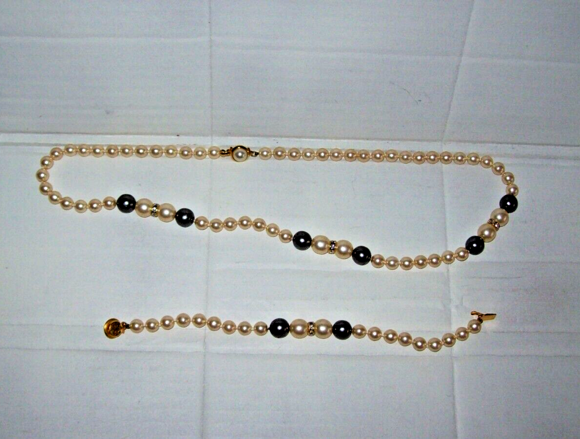 Elegant Necklace and Bracelet Costume Jewelry Set-image