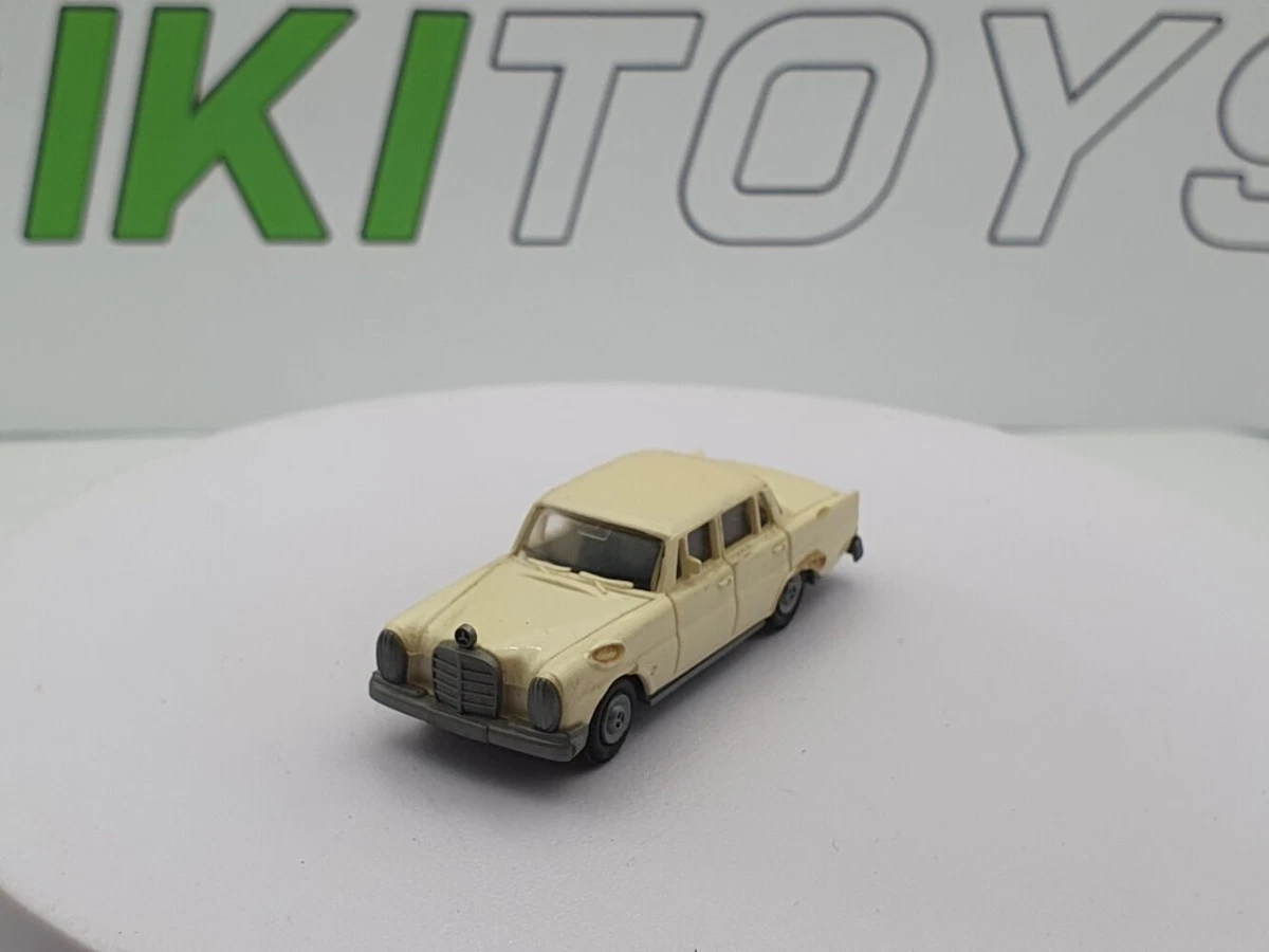 Miniature Mercedes 220 Praliné 1/87 - Modèle HO En Excellent état