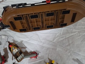 lego  4195 And 6285 Barracuda And Queen Anne's Revenge Not Complete