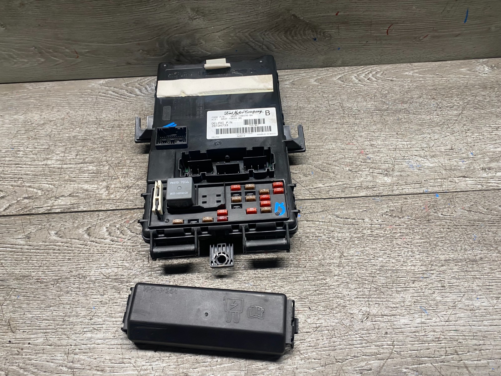 OEM FORD MUSTANG 2007-2009 INTERIOR UNDER DASH RELAY FUSE BOX BCM BODY MODULE