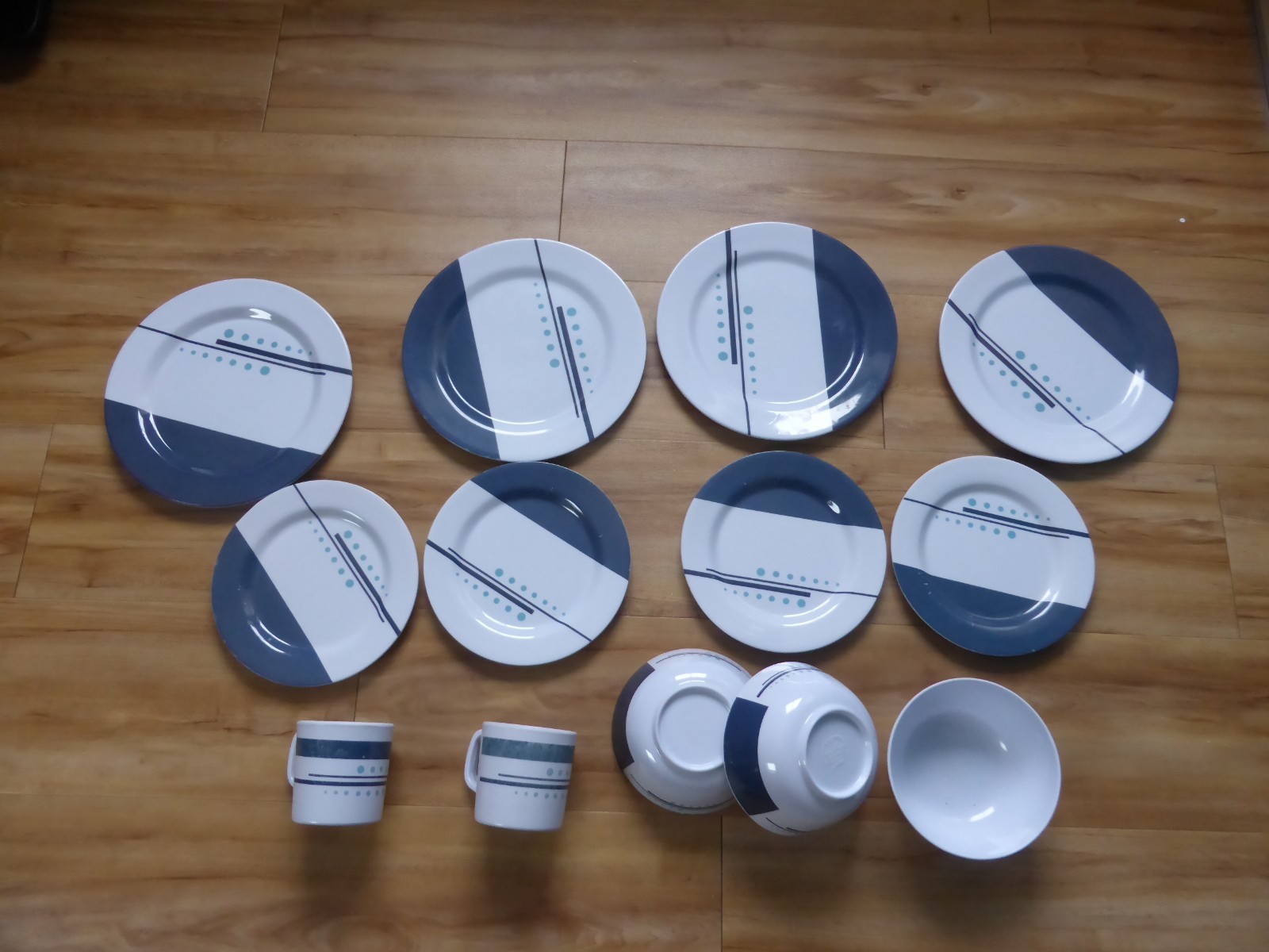 Camping Geschirr - 13 teilig - aus Material Melamine