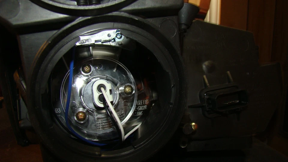 Conjunto de faros izquierdos para conductor Eagle Eye GM329B101L para Cadillac CTS 2003-2007 Foto 4 de 4