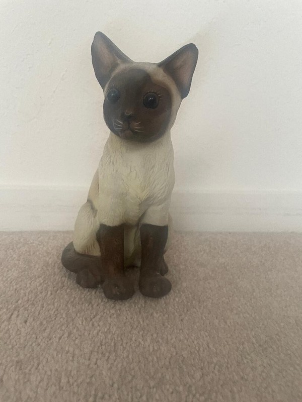 Siamese Cat Ceramic Figurine with Blue Eyes 7” high 4.5 inches across VTG