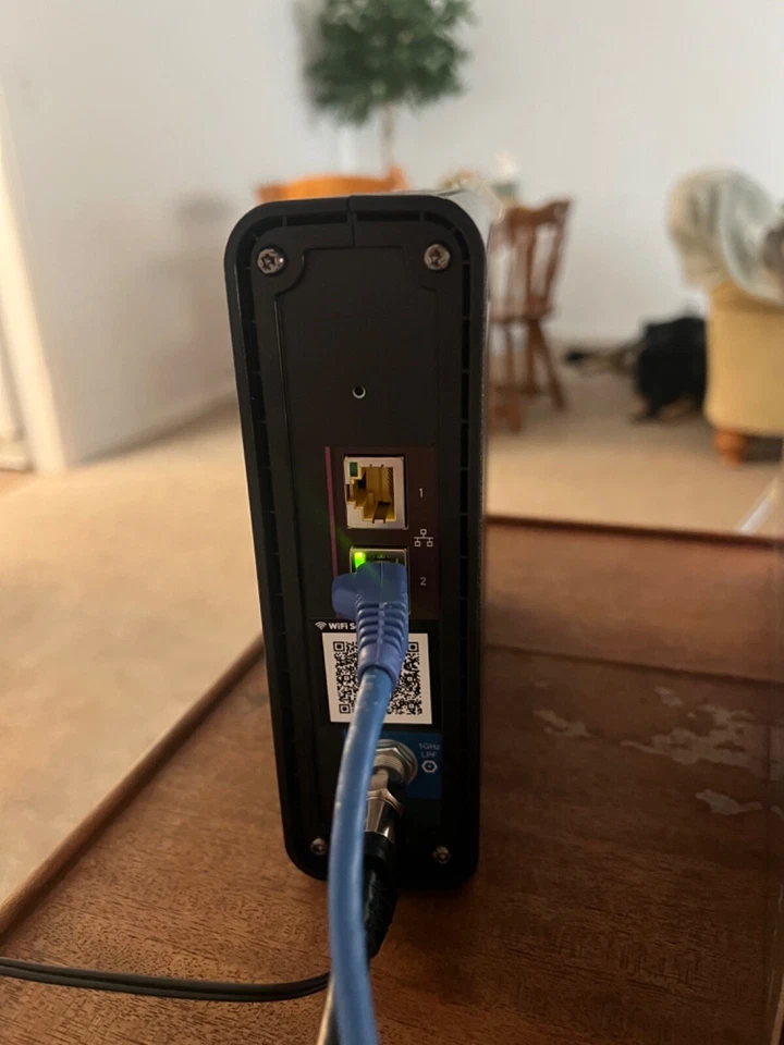 ARRIS Surfboard SBG10 DOCSIS 3.0 Cable Modem & Wi-Fi Router - Image 2 of 4