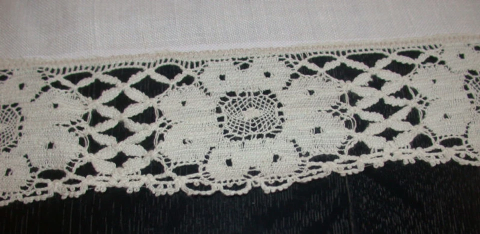 Linen Embroidered Flower Tablecloth Napkins w/Schiffli - Image 4 of 4