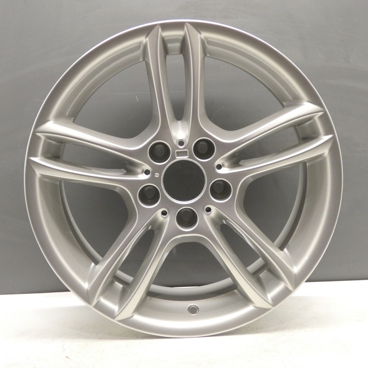 Genuine OEM BMW M Rear Wheel 18 Style 261 135i BRIDGESTONE Tire
