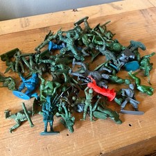 Lot of 50 Unmarked Plastic Army Men Green Toy Soldiers Assorted Figures